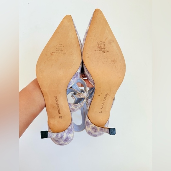Manolo Blahnik Retro White Liliac floral Canvas slingback pumps EU 40 - Picture 7 of 8